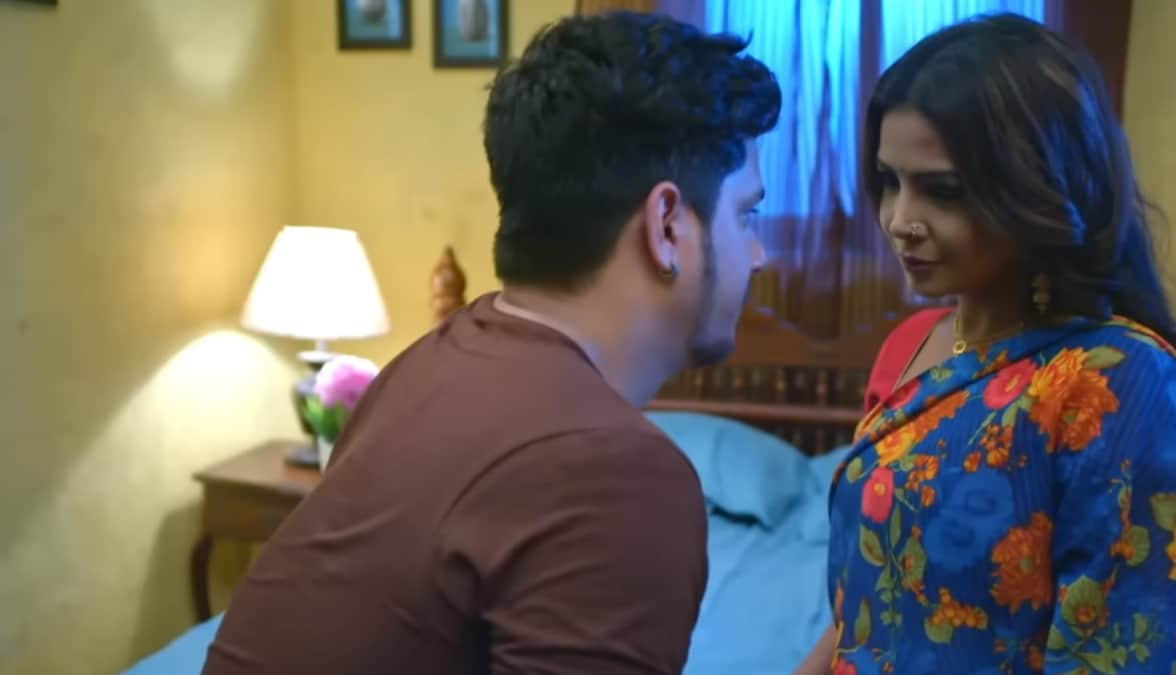 Ullu Originals Gaon Ki Garmi S4 Trailer: A married woman tries to lure  another man in this erotic web series