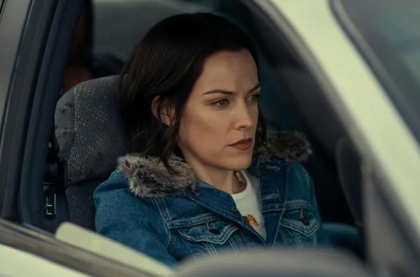 Riley Keough in Under the Bridge