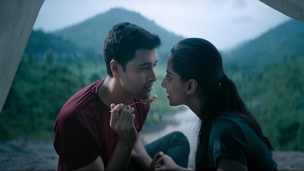 Hit 2: Adivi Sesh and Meenakshi Chaudhary are obsessed with one another in the thriller's first single Urike Urike