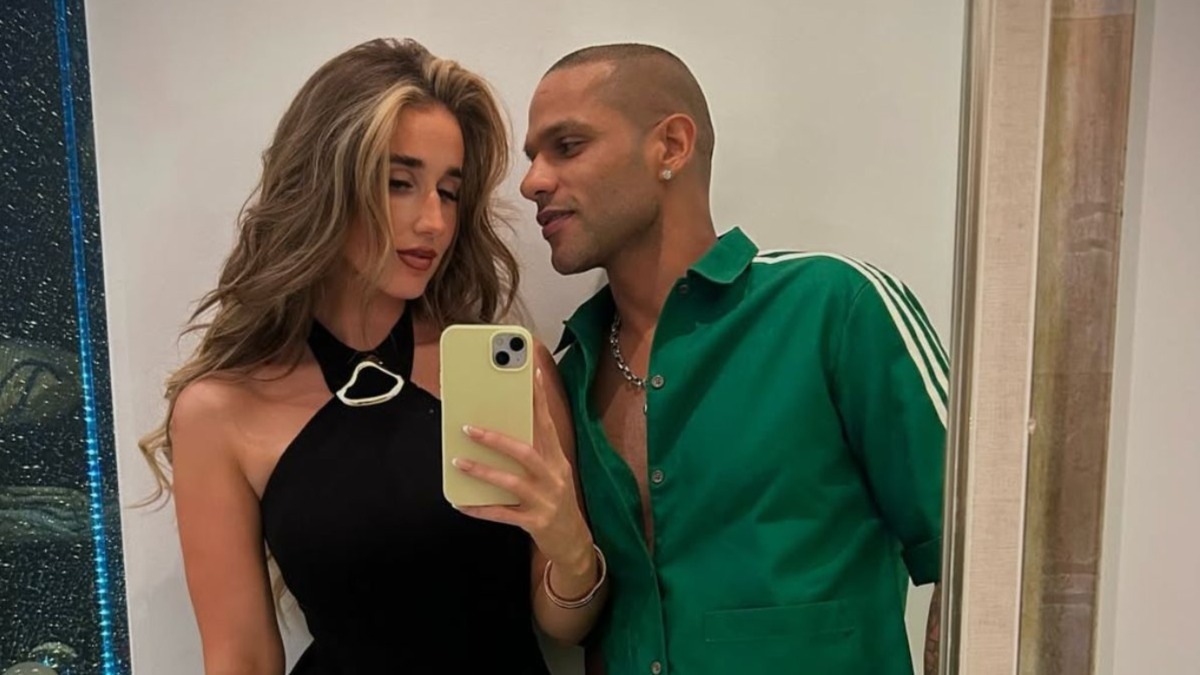 'Uski nazar photo pe thi...:' Shikhar Dhawan posts a cute selfie with girlfriend Sophie Shine