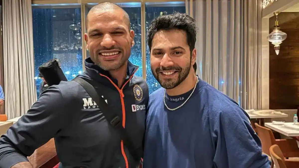 Varun Dhawan posts a picture with Shikhar Dhawan and Team India and fans can't keep calm