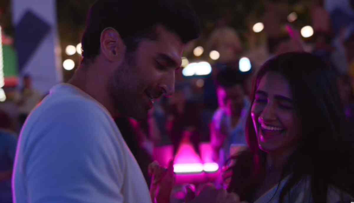 Gumraah song Ghar Nahi Jaana: Aditya Roy Kapur and Vedika Pinto's track is romantic and groovy at the same time