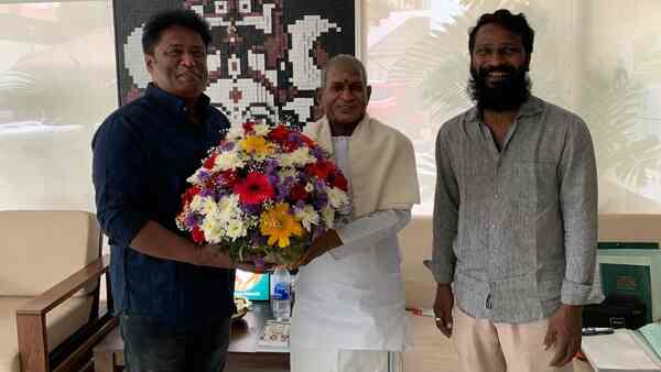 Viduthalai Part 1 director Vetri Maaran meets maestro Ilaiyaraaja, showers team with gifts