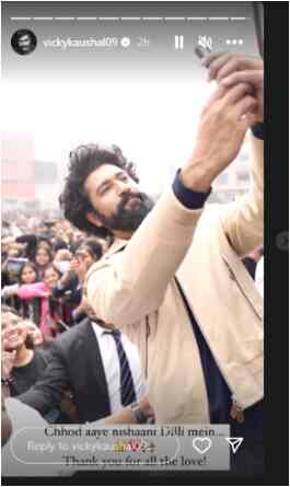 Vicky Kaushal taking selfie at GL Bajaj College