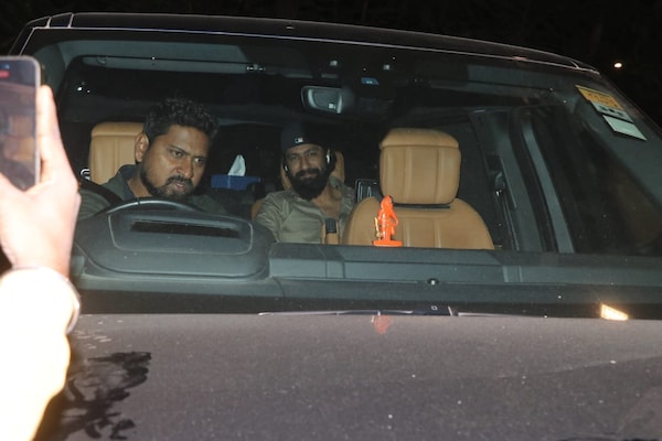 Vicky Kaushal is present at Sanjay Leela Bhansali's residence. (Image Credit: Manav Manglani)