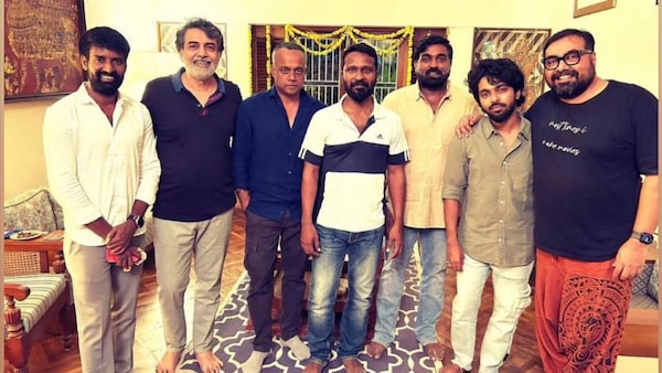 Anurag Kashyap poses for a picture with Viduthalai team, netizens go gaga over the legendary click