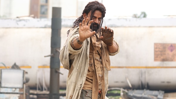 Daali Dhananjaya as Anakonda in Vidyapati