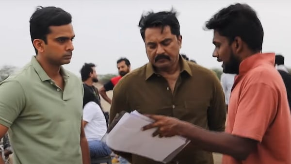 Sarath Kumar on the sets of Por Thozhil. (Photo: YouTube screengrab)