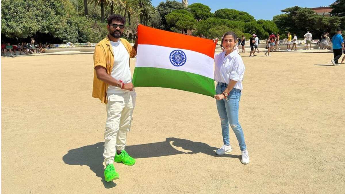 Republic day & Independence day photo | Photo poses for boy, Photo pose for  man, Photo poses for couples