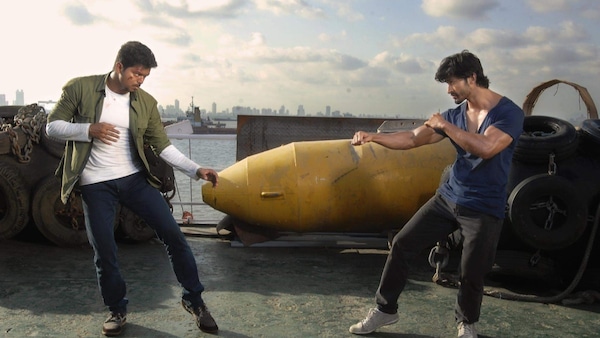 VIjay- Vidyut faceoff in Thuppakki