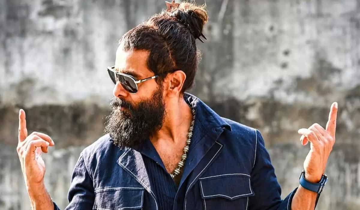 https://www.mobilemasala.com/film-gossip/Vikram-wants-to-remake-this-iconic-yesteryear-film-of-Rajinikanth-and-Kamal-Haasan-i296276