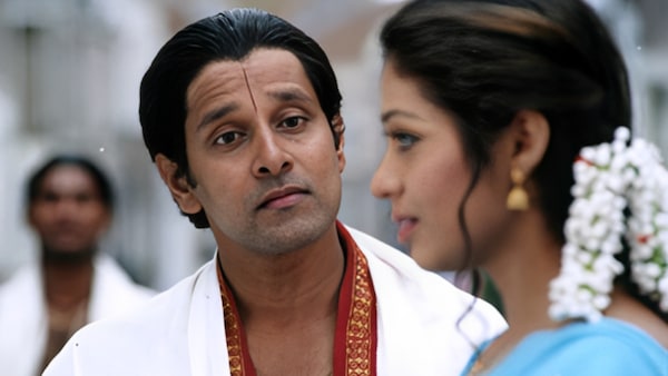 Vikram and Sadha in Anniyan.