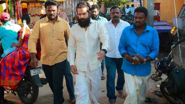 Ponniyin Selvan star Chiyaan Vikram attended the wedding of his maid's son and here's what happened