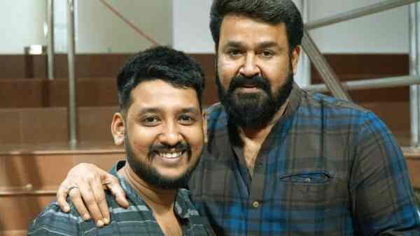 Vinayak Sasikumar with Mohanlal.