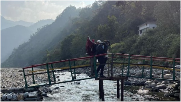 Virat Kohli shares an unseen picture with Anushka Sharma and daughter Vamika from their Uttarakhand trip