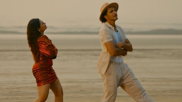 Nayan Sarika and Samarjit in the song Penne Penne