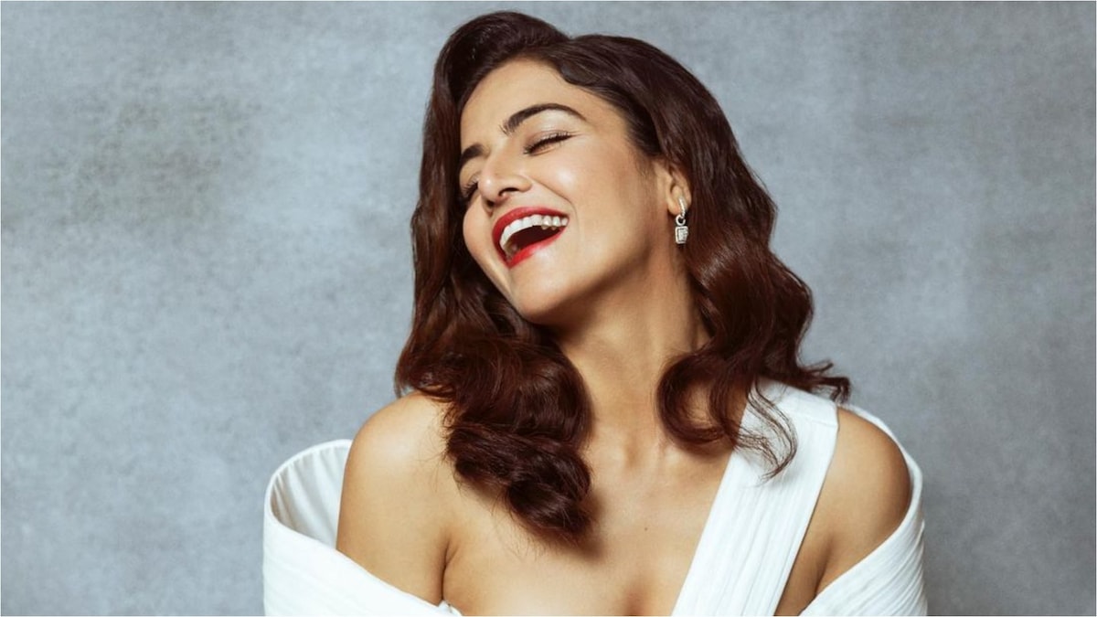 Here's why Jubilee actress Wamiqa Gabbi would stand naked and talk to herself in front of the mirror The actress opens up to OTTplay on the process of embracing her body and understanding her character Niloufer Qureshi in Amazon Prime Video's web series Arundhuti Banerjee From making her mark