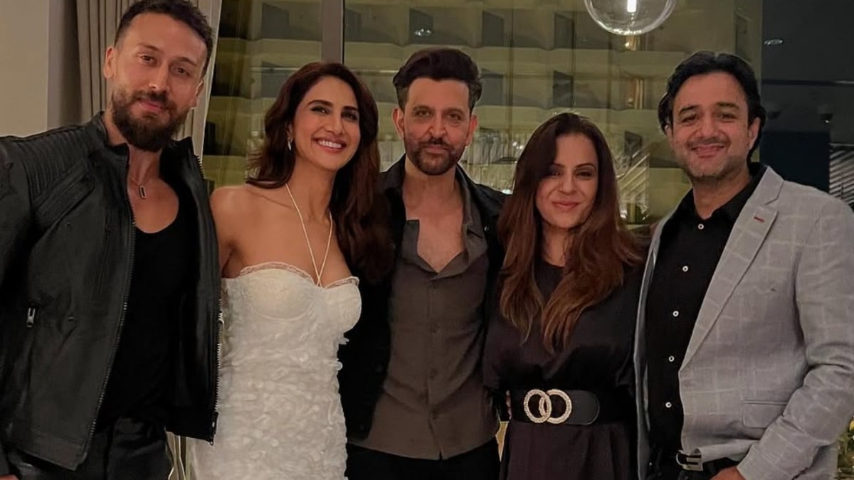 War actors Hrithik Roshan, Tiger Shroff and Vaani Kapoor's reunion will transport you back to pre-pandemic times | Pics