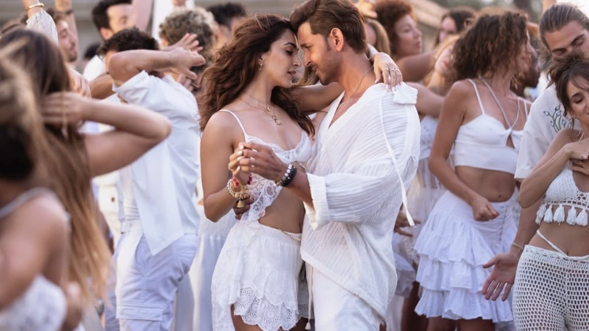 War 2 song Aavan Jaavan new glimpse: Hrithik Roshan-Kiara Advani sizzle in white