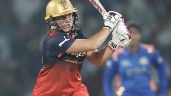 Nadine de Klerk scored 18 off last 4 balls to hand RCB full points.