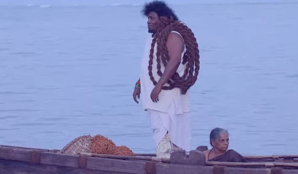 Yogi Babu in Boat