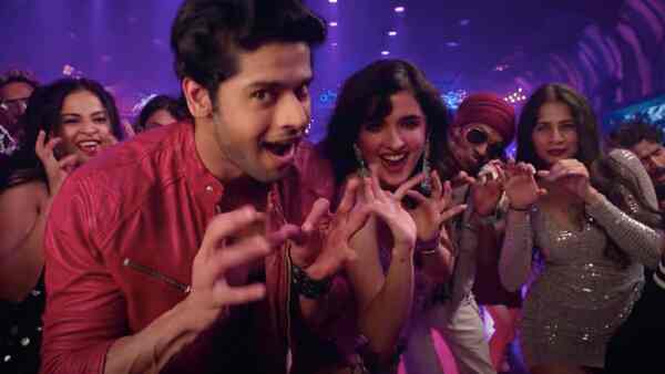 Nikamma title track: Abhimanyu Dassani and Shirley Setia bring their best dance club moves in this reprisal of 2002 song