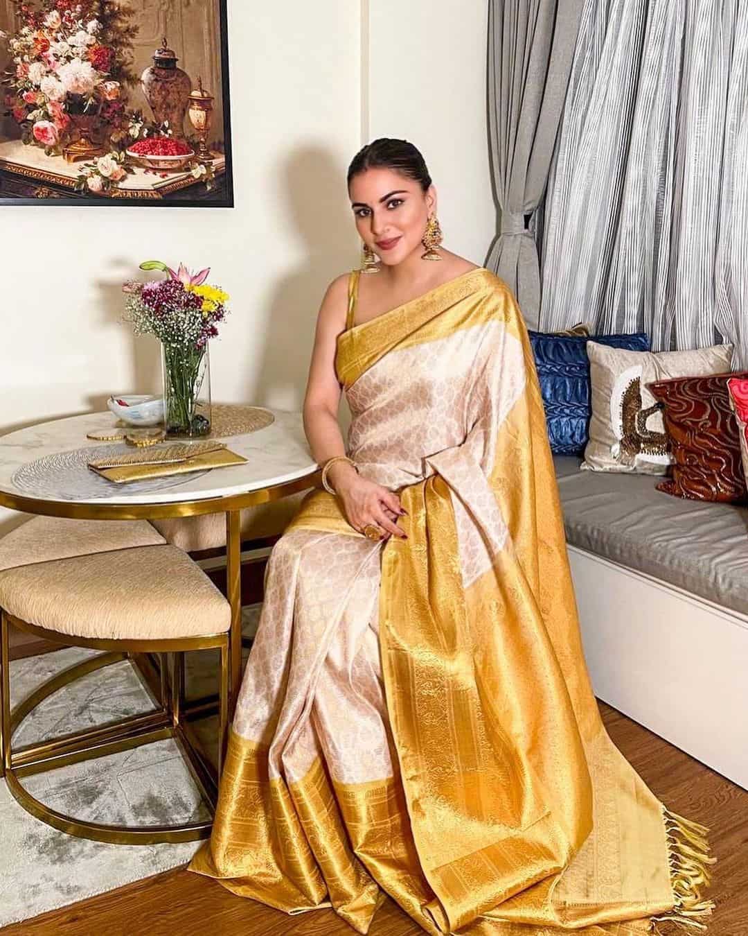 Buy Suta Pink & Golden Zari Work Saree Without Blouse for Women Online @  Tata CLiQ