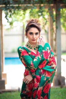 Can&#8217;t miss Ragini Dwivedi in her most regal and resplendent avatar