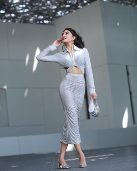 Jacqueline Fernandez is a street style icon in this grey ensemble
