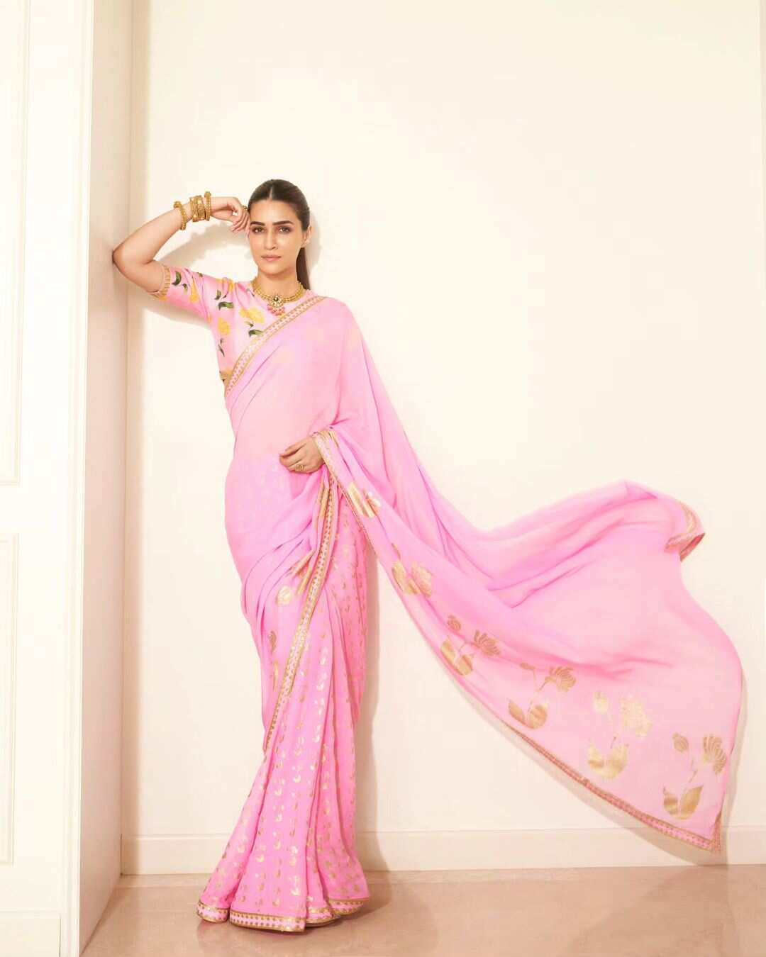 Buy Pink Sarees for Women by Indie Picks Online | Ajio.com