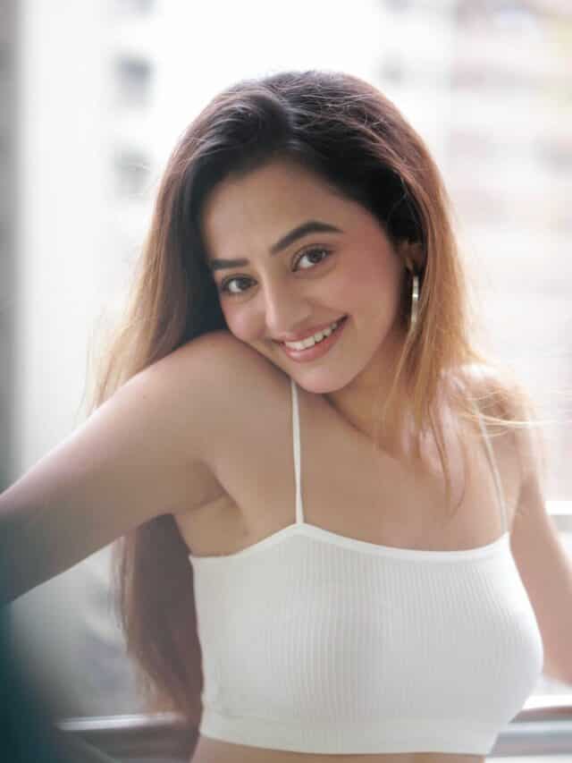 Helly Shah is a natural beauty in white casuals – OTTplay
