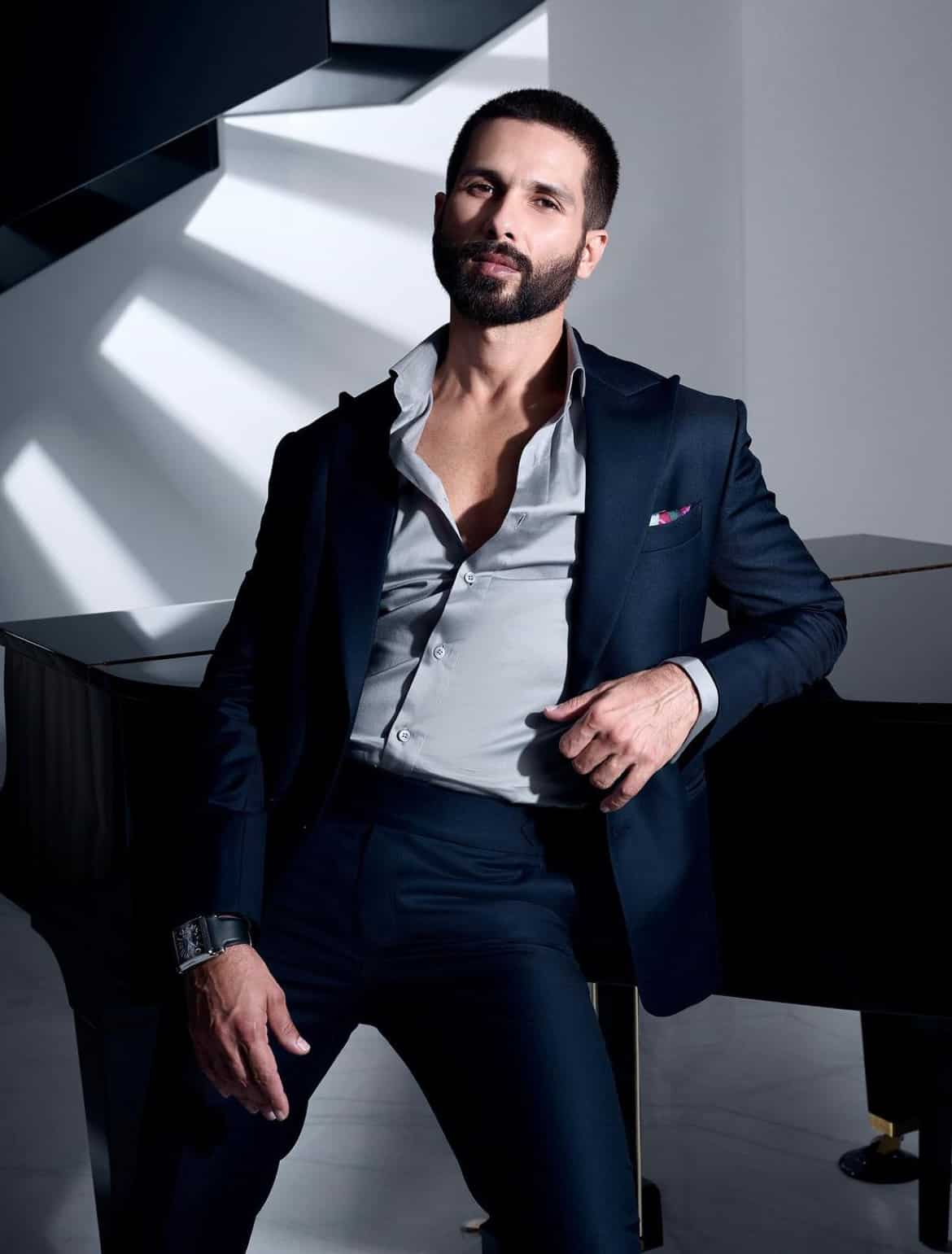 Shahid kapoor in black on sale blazer