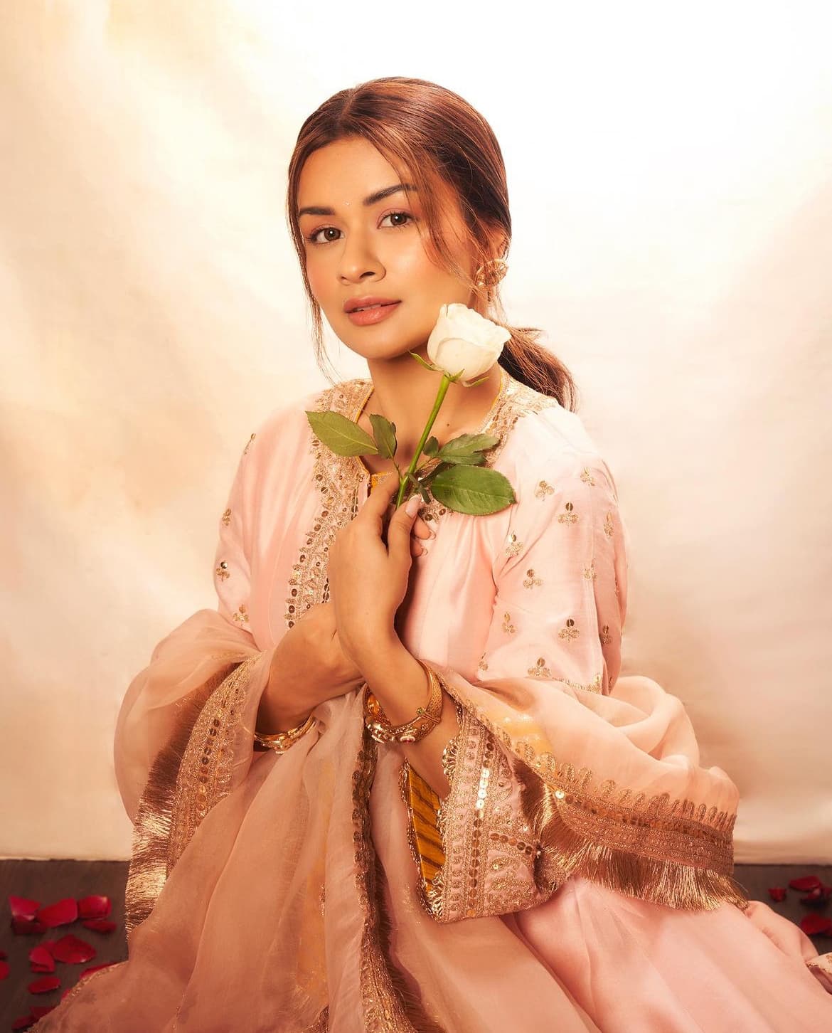 Share more than 67 avneet kaur traditional dresses