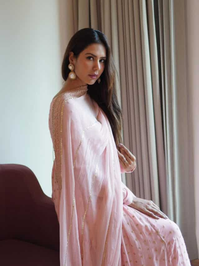 Sonam Bajwa looks ethereal in a pink suit – OTTplay