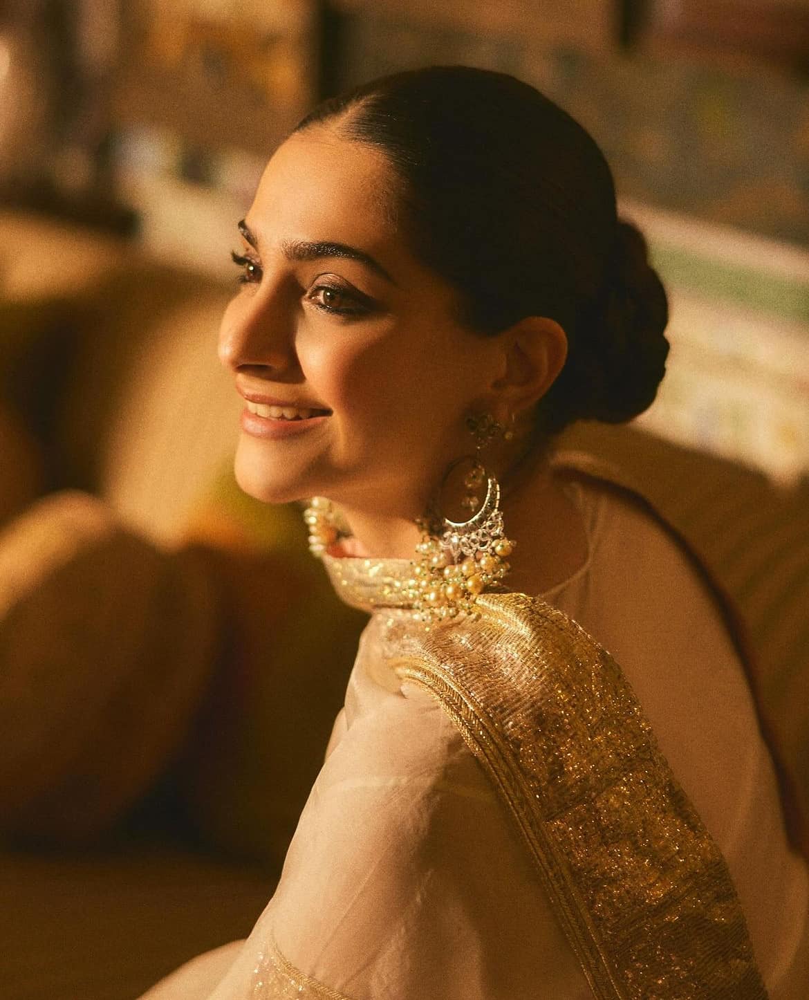 Worn with a sexy strappy choli, Janhvi Kapoor's blue Arpita Mehta lehenga  is a sangeet must-have | VOGUE India