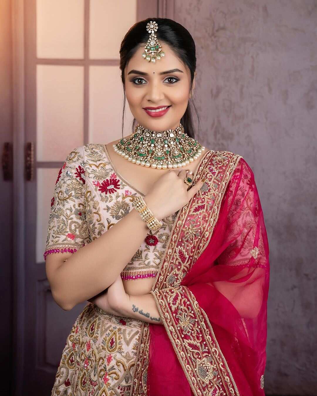 Top Ideas To Slay Contrasting Jewellery With Red Lehenga