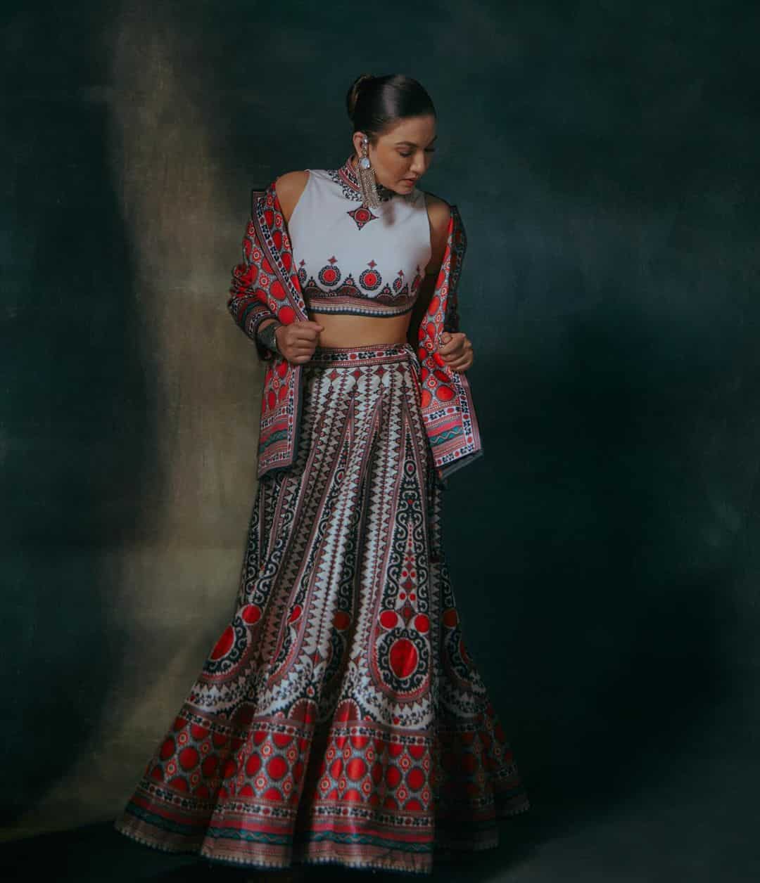 Gauahar Khan is regal chic in an intricately embroidered white lehenga –  OTTplay