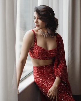 Samantha Ruth Prabhu is a sight to behold in a sequined red saree