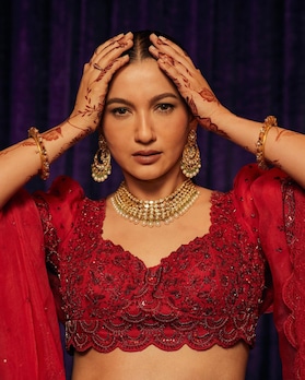 Gauahar Khans red lehenga style game in on point