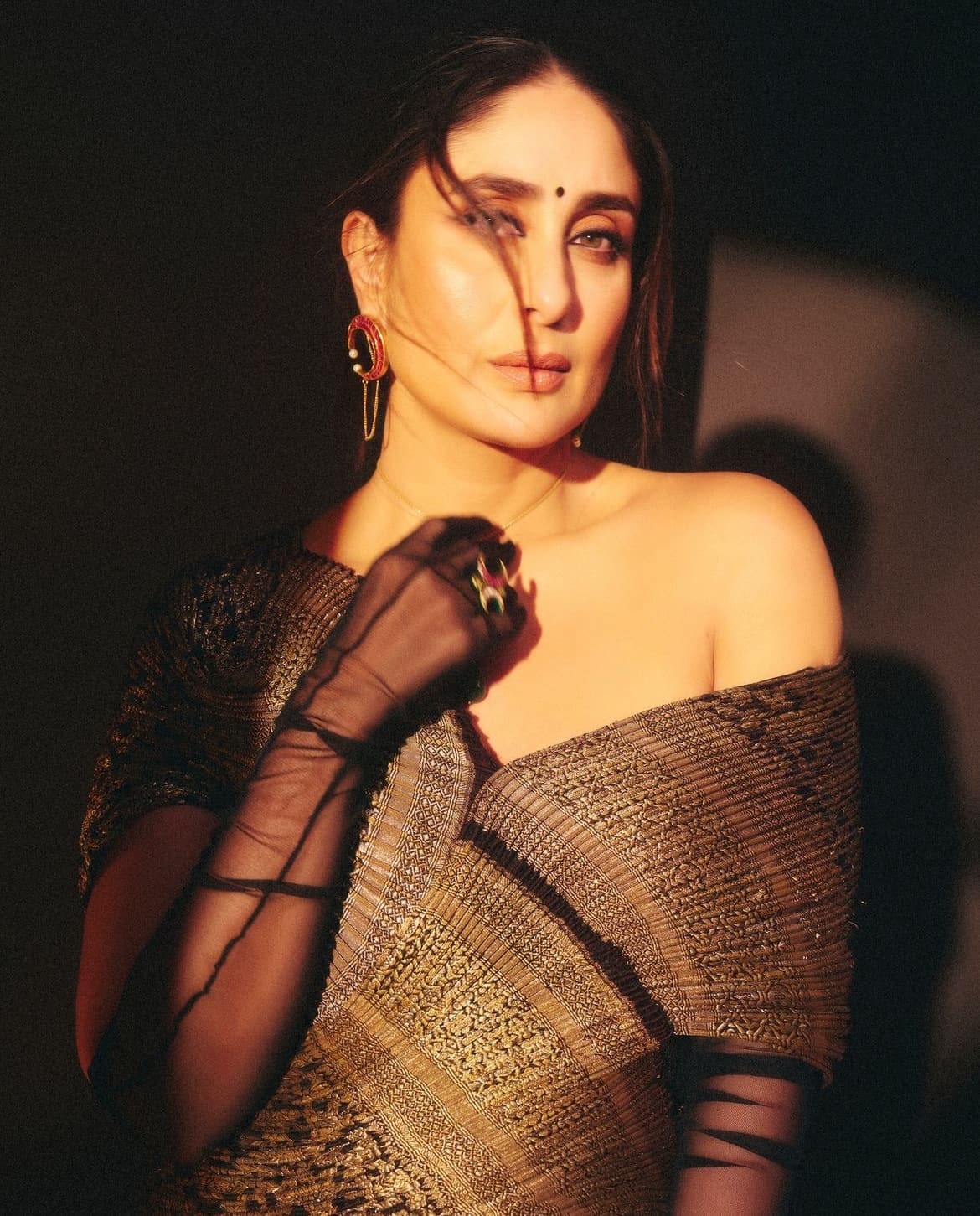 Kareena Kapoor Khan commands attention in a vintage Banarasi saree  OTTplay